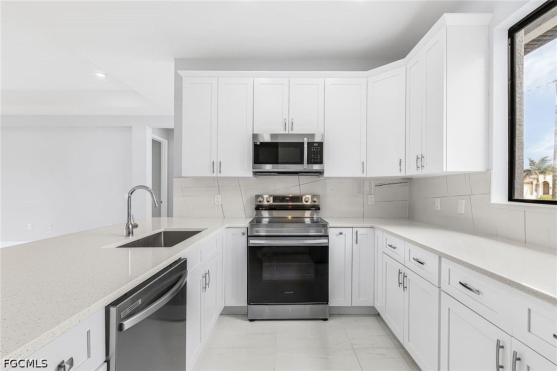 3 Bed SingleFamilyResidence for Sale in Cape Coral, photo 6