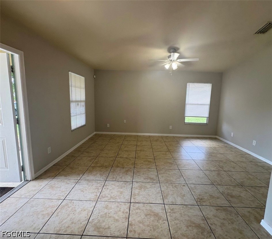 3 Bed SingleFamilyResidence for Sale in Fort Myers, photo 6