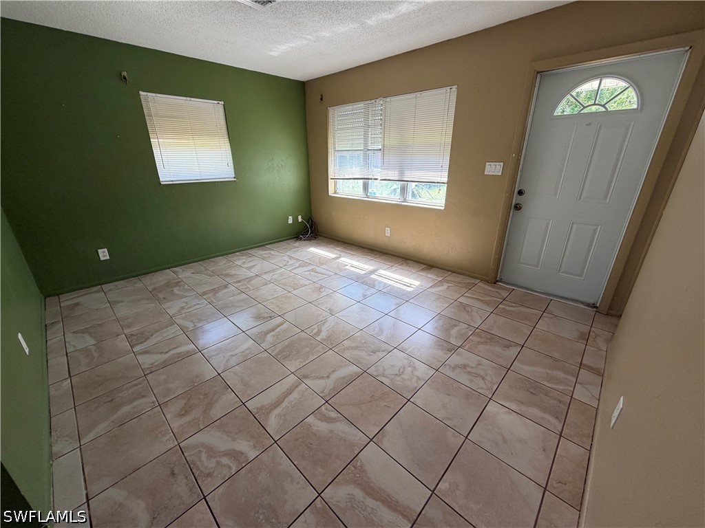 1 Bed SingleFamilyResidence for Sale in Lehigh Acres, photo 6