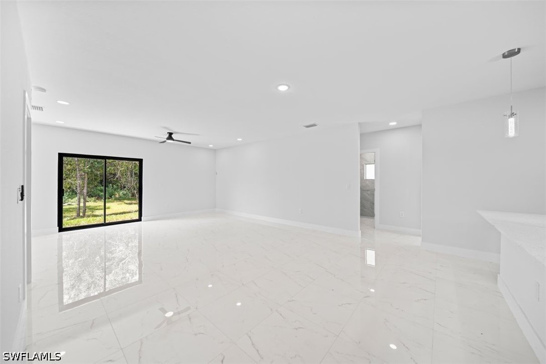3 Bed SingleFamilyResidence for Sale in Lehigh Acres, photo 6