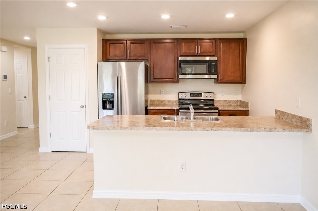 4 Bed SingleFamilyResidence for Sale in Cape Coral, photo 6