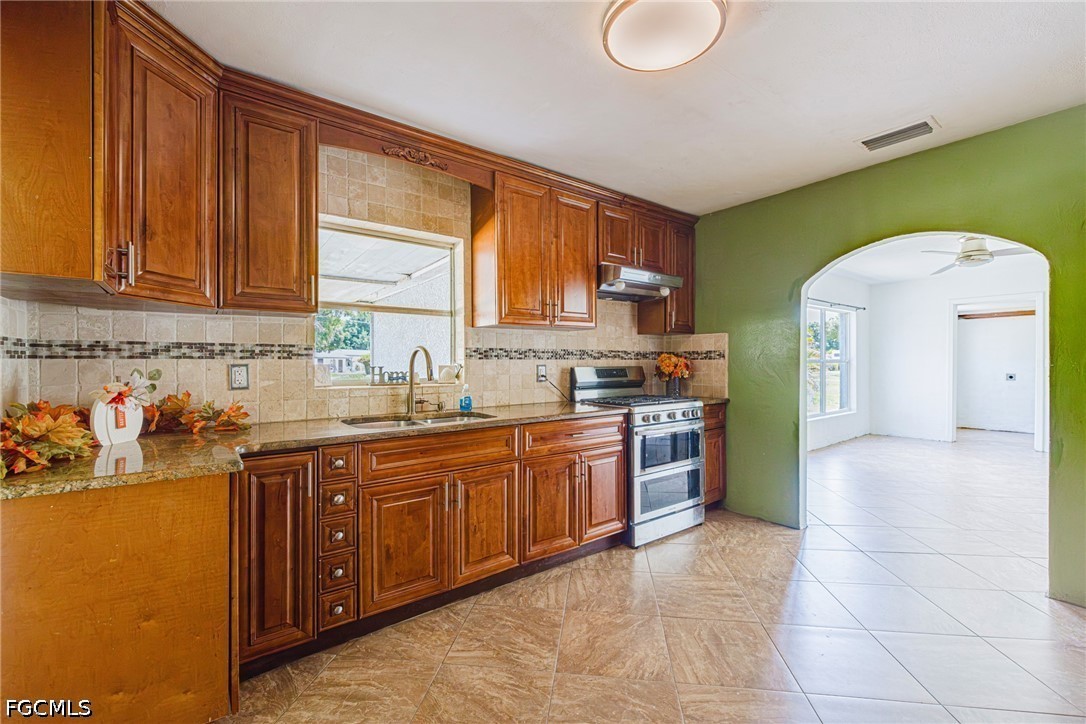 3 Bed SingleFamilyResidence for Sale in Fort Myers, photo 6