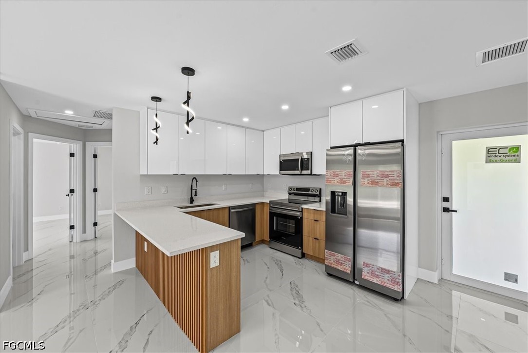 3 Bed SingleFamilyResidence for Sale in Lehigh Acres, photo 6