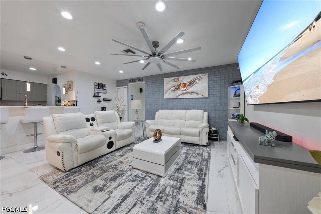 4 Bed SingleFamilyResidence for Sale in Lehigh Acres, photo 6