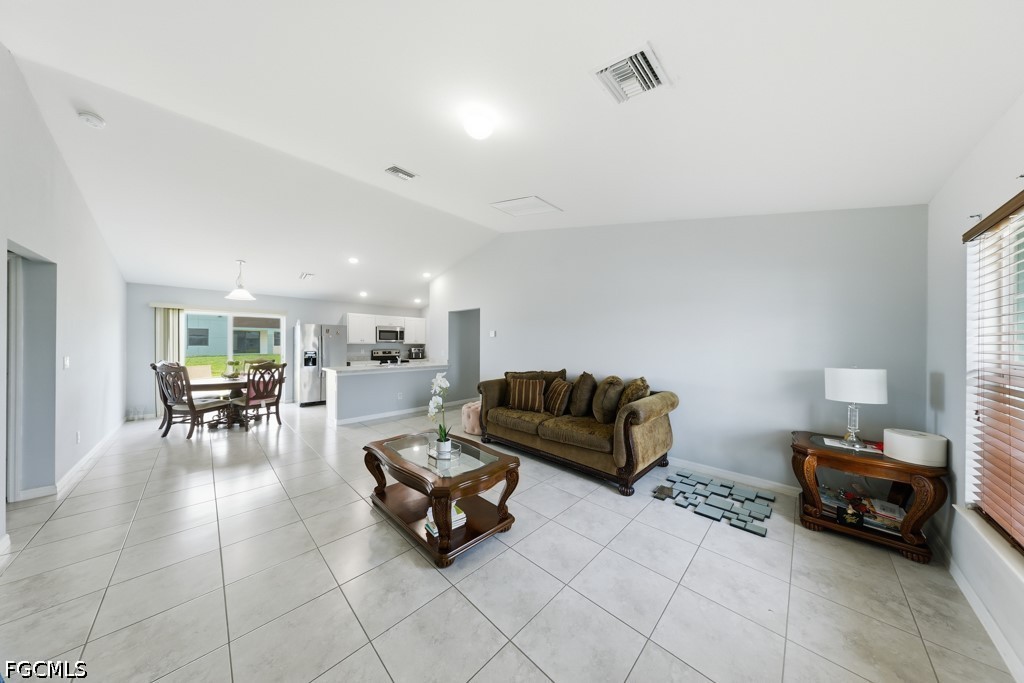 3 Bed SingleFamilyResidence for Sale in Cape Coral, photo 6