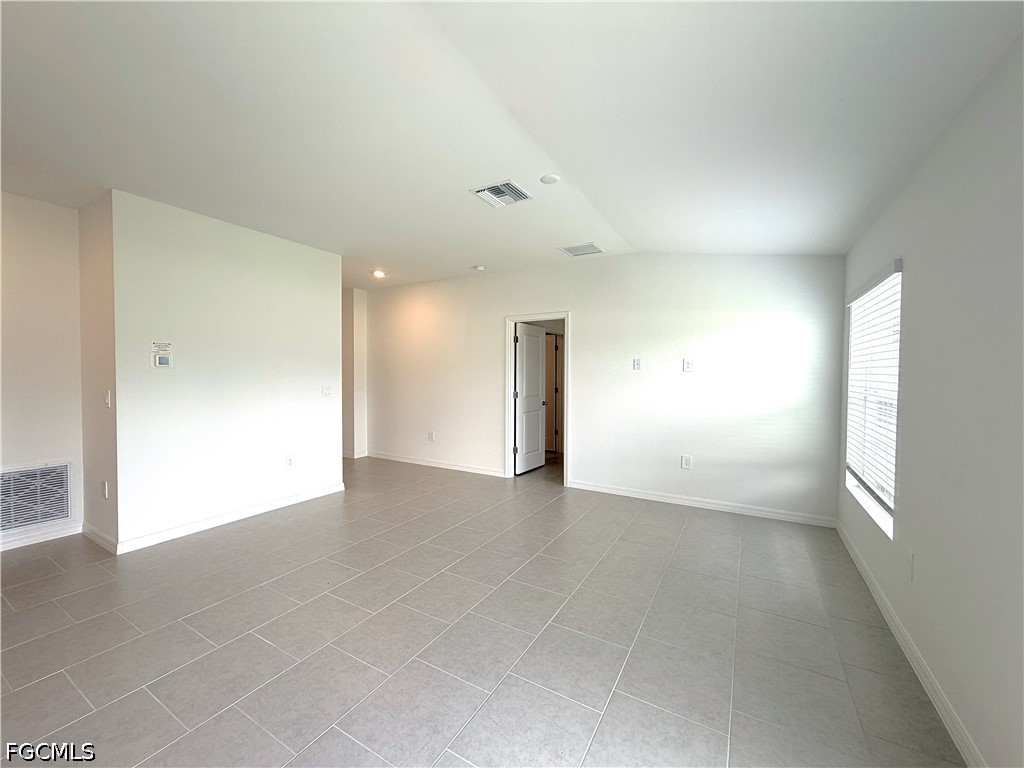 3 Bed SingleFamilyResidence for Sale in Crane Landing, photo 6