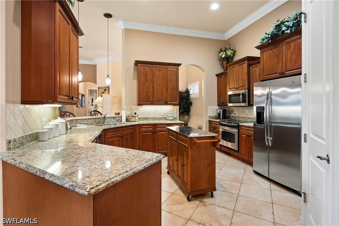 4 Bed Pool Home for Sale in Banyan Woods, photo 6