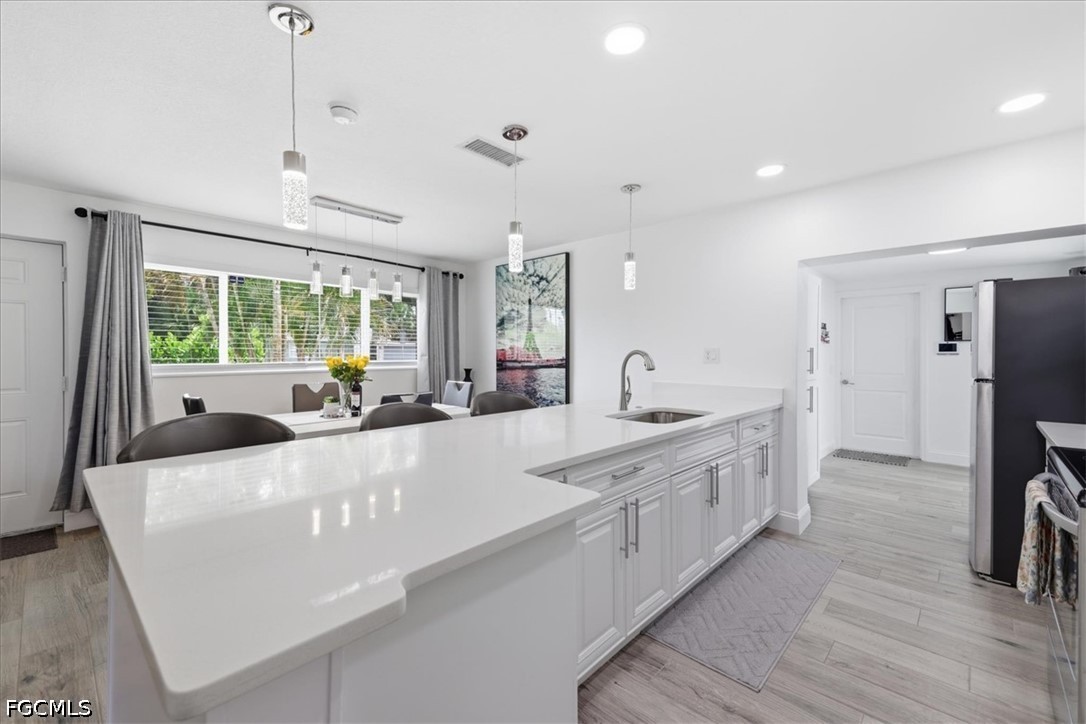 3 Bed Pool Home for Sale in Palmlee Park, photo 6