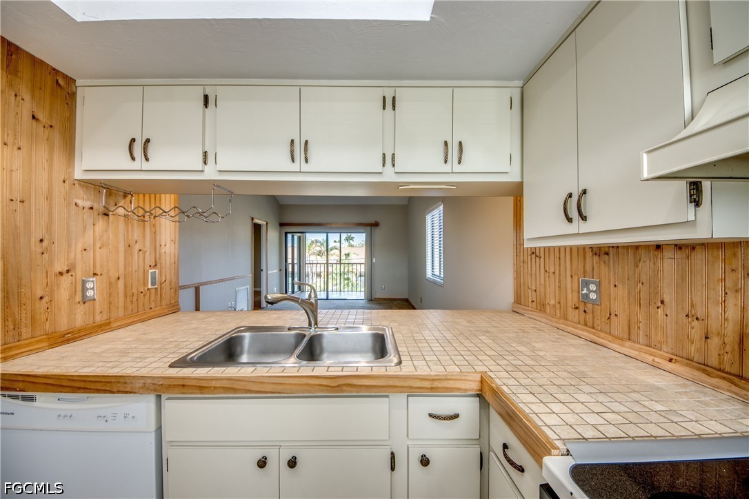 2 Bed Condominium for Sale in Coral Breeze Condo, photo 6