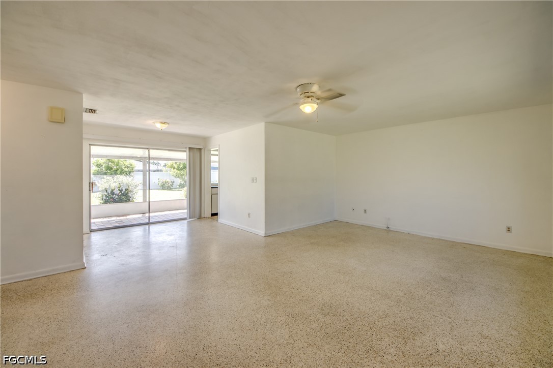 2 Bed SingleFamilyResidence for Sale in Cape Coral, photo 6