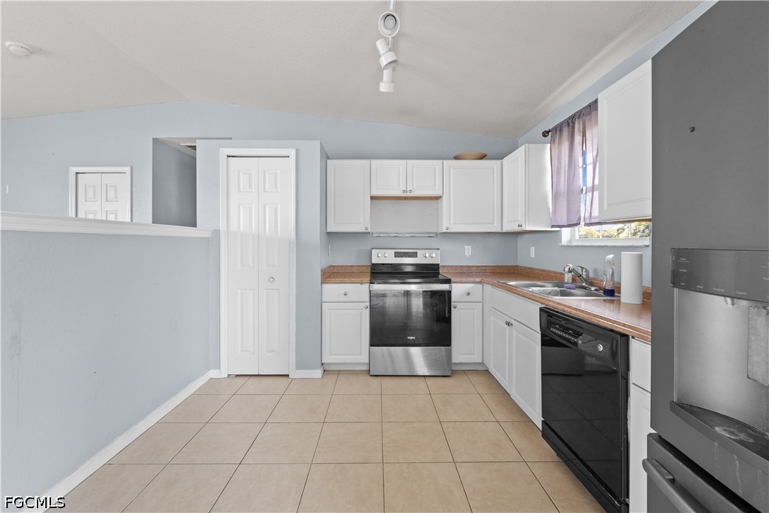 3 Bed SingleFamilyResidence for Sale in Cape Coral, photo 6