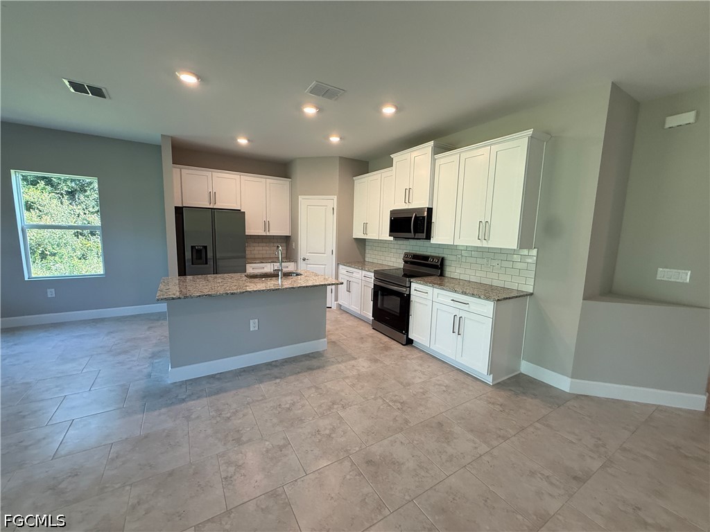 3 Bed SingleFamilyResidence for Sale in Lehigh Acres, photo 6