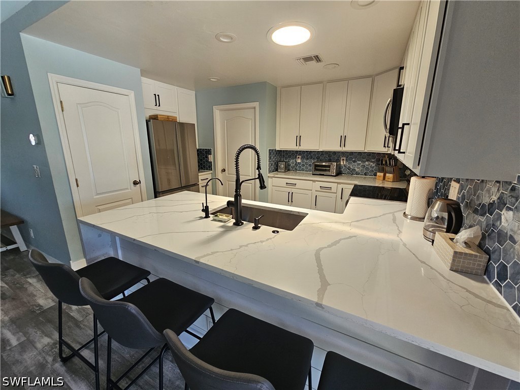 3 Bed Pool Home for Sale in Cape Coral, photo 6