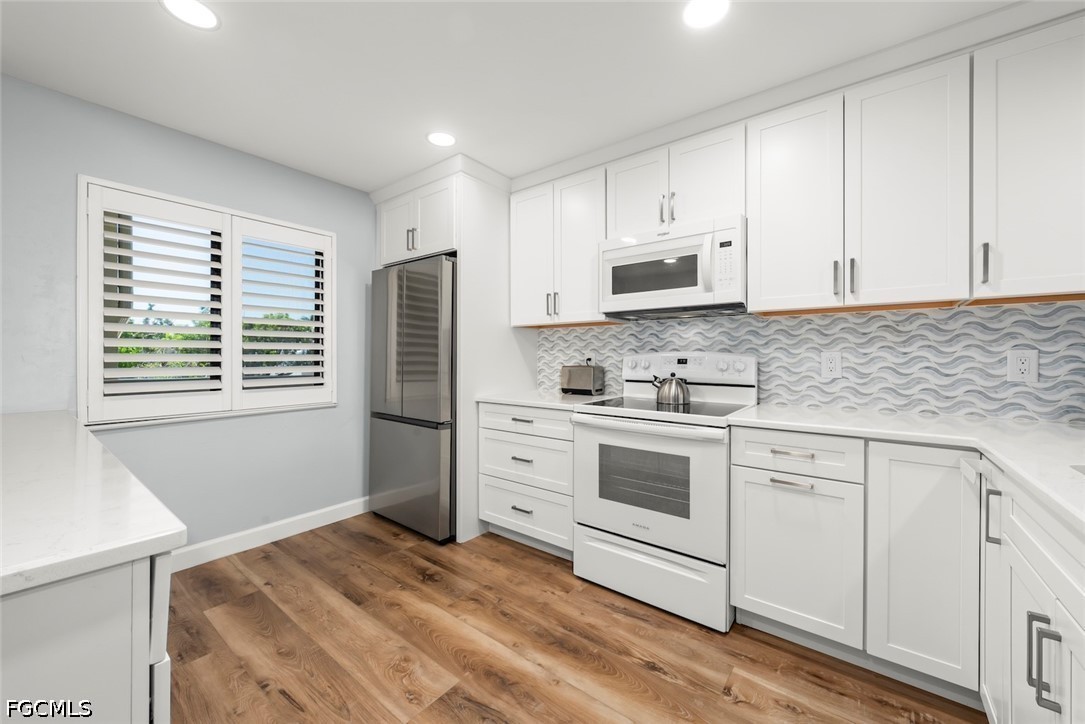 2 Bed Pool Home for Sale in Sanibel, photo 6