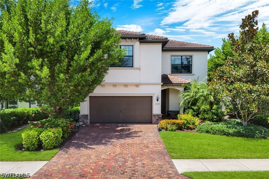 5 Bed Pool Home for Sale in Avery Square, photo 6