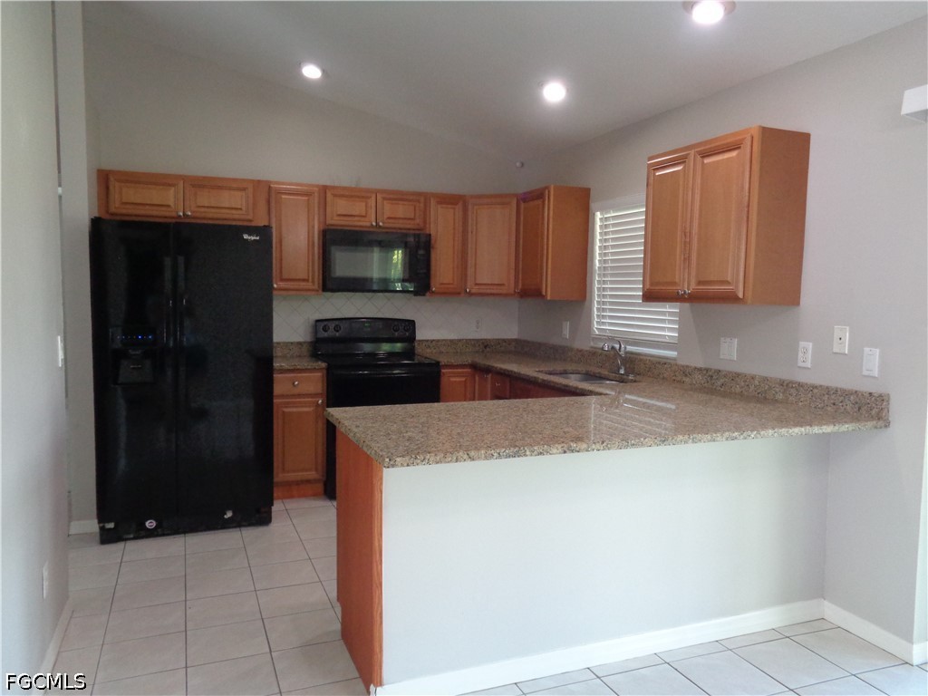 3 Bed SingleFamilyResidence for Sale in Cape Coral, photo 6