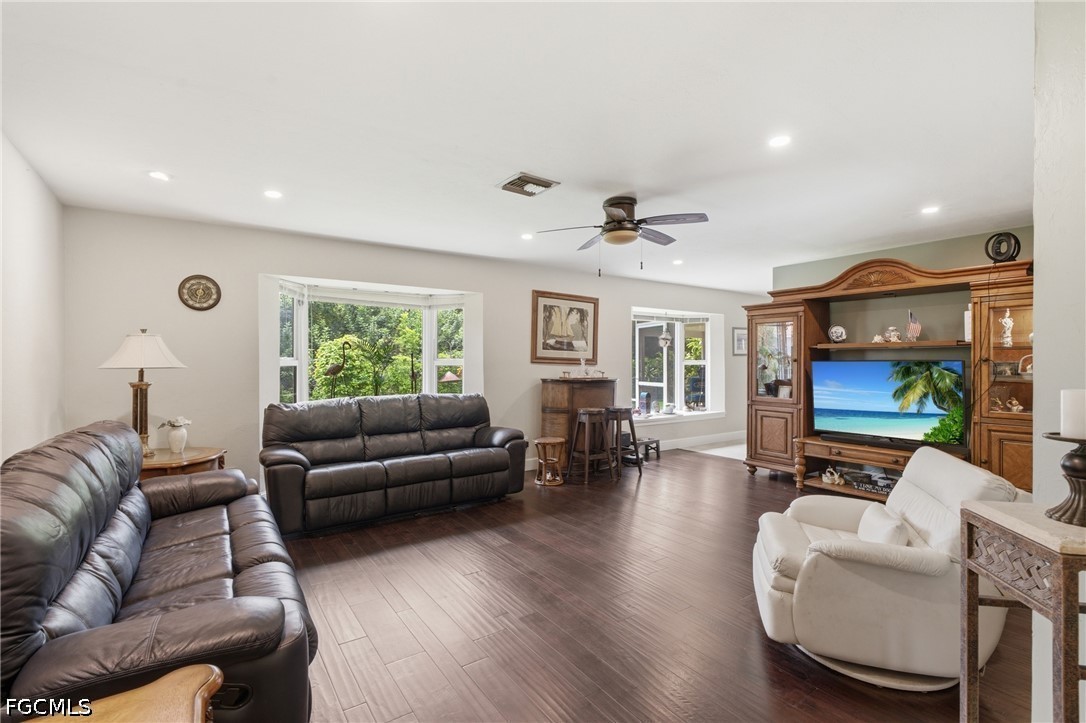 3 Bed SingleFamilyResidence for Sale in Fort Myers, photo 6