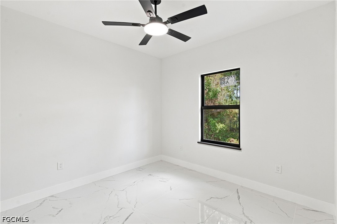 3 Bed SingleFamilyResidence for Sale in Lehigh Acres, photo 6