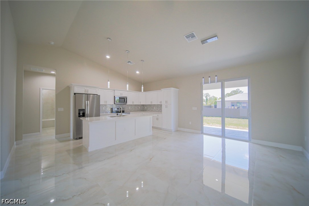 3 Bed SingleFamilyResidence for Sale in Lehigh Acres, photo 6