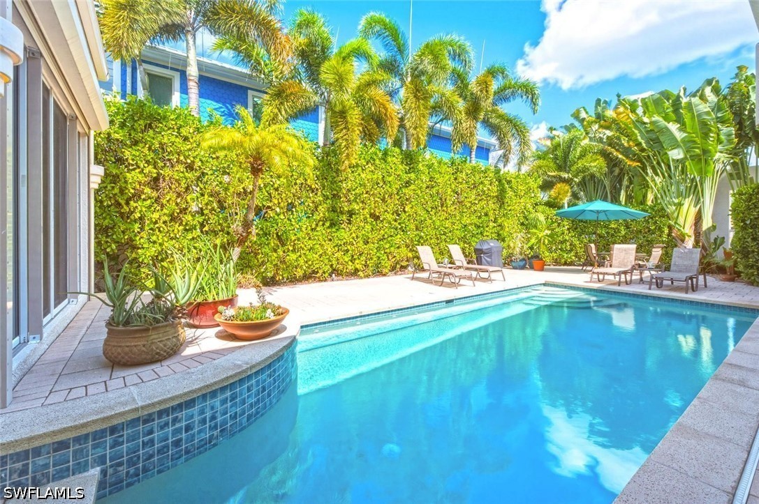 5 Bed Pool Home for Sale in Naples Park, photo 6