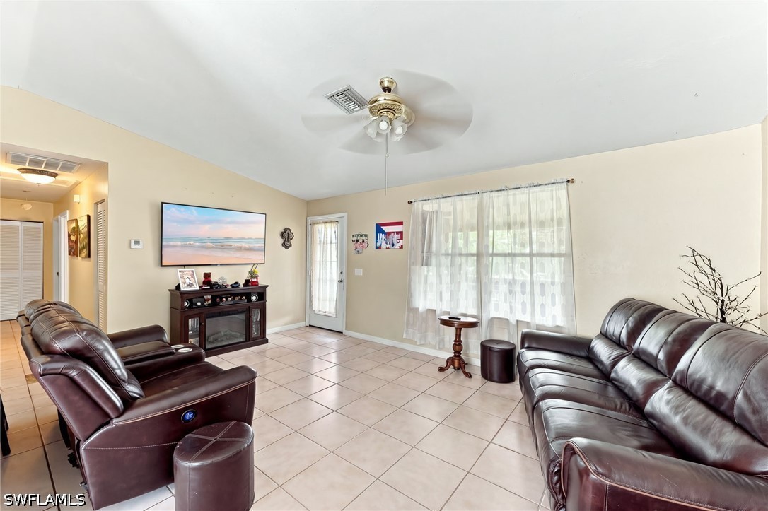 3 Bed SingleFamilyResidence for Sale in Naples, photo 6