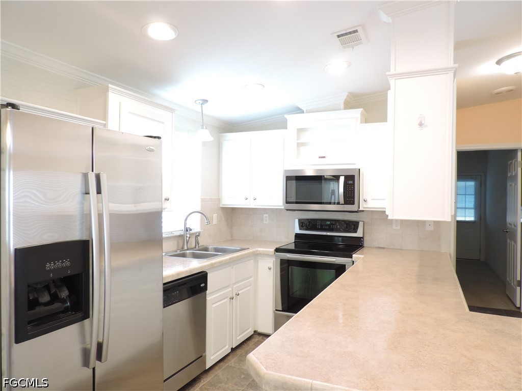 2 Bed ManufacturedHome for Sale in Estero, photo 6