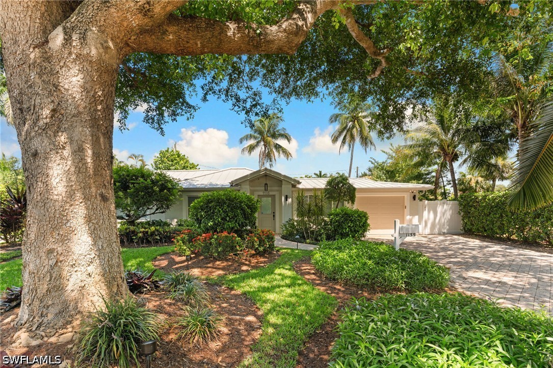3 Bed Pool Home for Sale in Olde Naples, photo 6