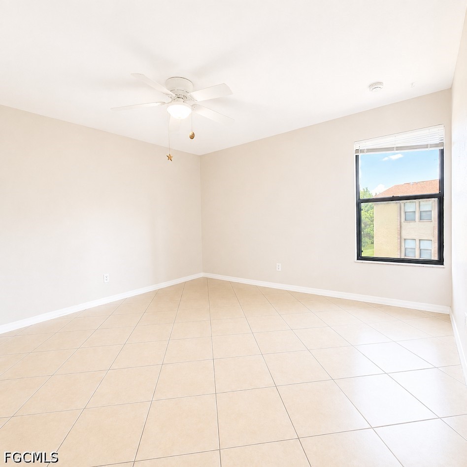 2 Bed Condominium for Sale in Lochmoor, photo 6