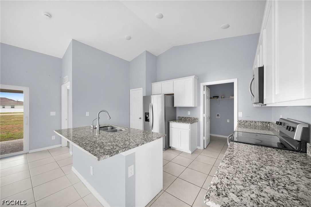 4 Bed SingleFamilyResidence for Sale in Cape Coral, photo 6