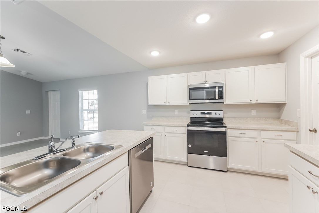 3 Bed SingleFamilyResidence for Sale in Lehigh Acres, photo 6