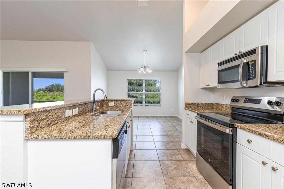 3 Bed SingleFamilyResidence for Sale in Lehigh Acres, photo 6