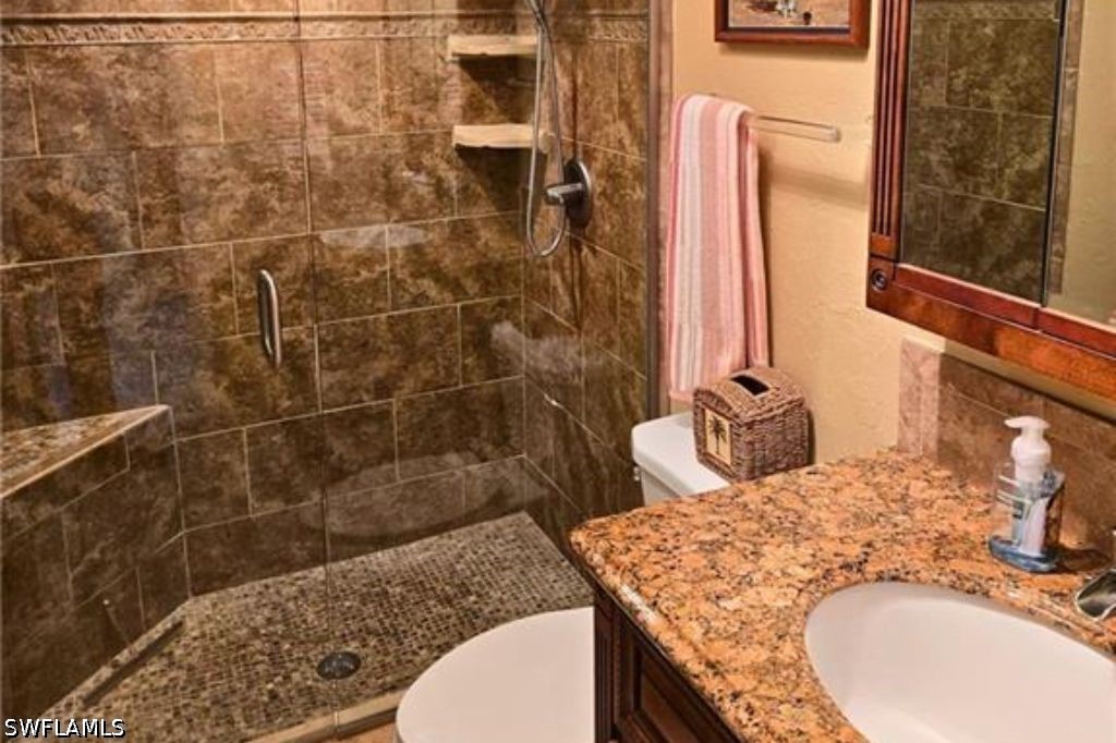 2 Bed Waterfront Home for Sale in Fort Myers, photo 6