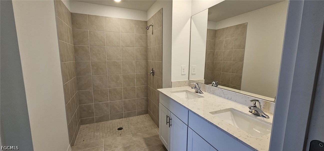 3 Bed Waterfront Home for Sale in Lehigh Acres, photo 6