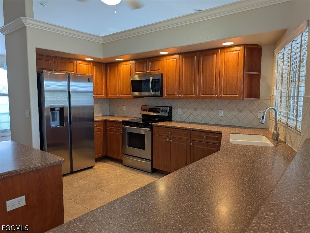 1 Bed Pool Home for Sale in Cape Coral, photo 6