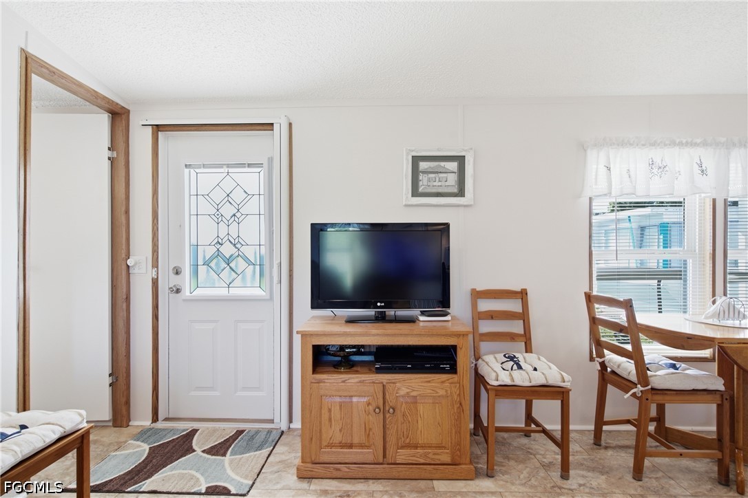 2 Bed ManufacturedHome for Sale in Fort Myers, photo 6