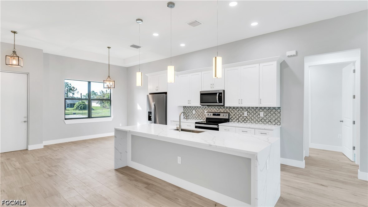 3 Bed SingleFamilyResidence for Sale in Lehigh Acres, photo 6