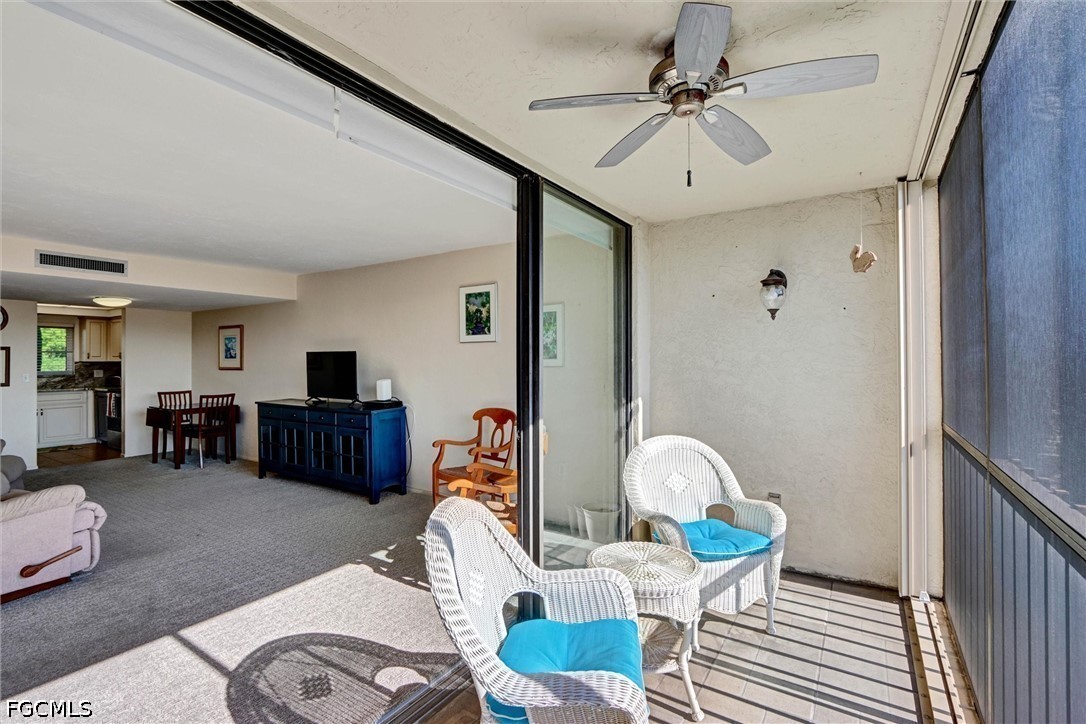1 Bed Waterfront Home for Sale in Fort Myers, photo 6