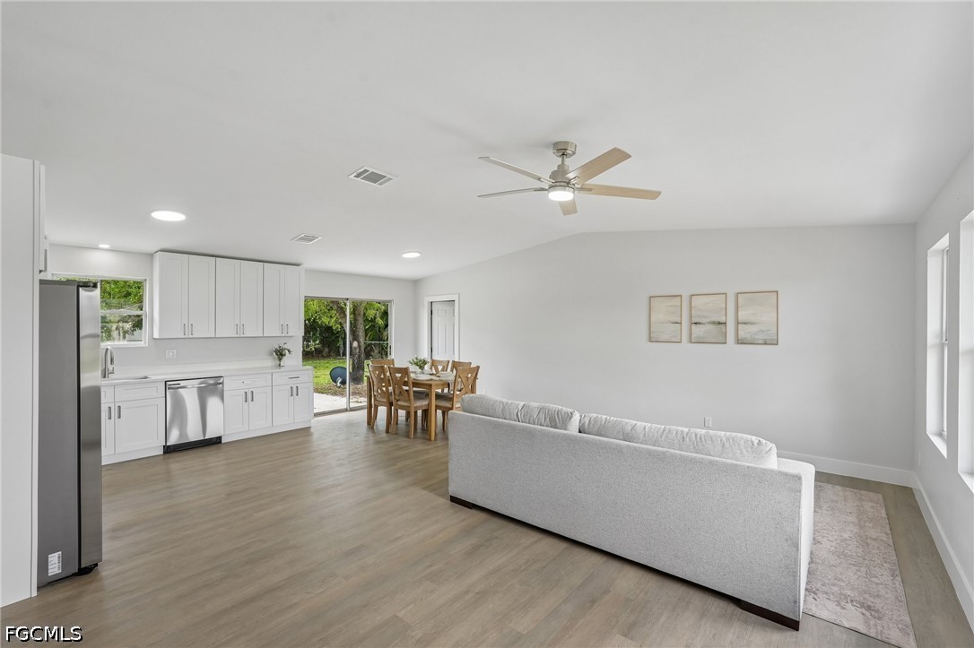 3 Bed SingleFamilyResidence for Sale in Cape Coral, photo 6