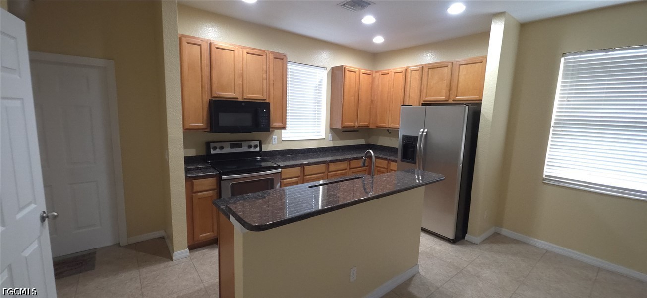 4 Bed Waterfront Home for Sale in Shadow Lakes, photo 6