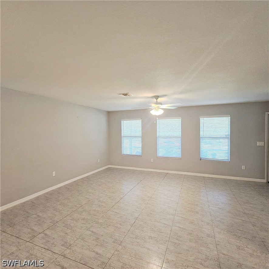 3 Bed SingleFamilyResidence for Sale in Lehigh Acres, photo 6