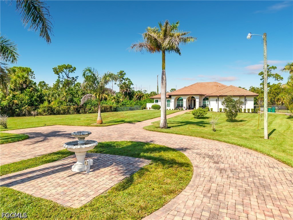 4 Bed Pool Home for Sale in Naples, photo 6