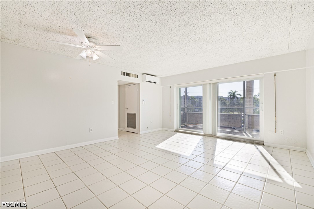 1 Bed Waterfront Home for Sale in Fort Myers, photo 6