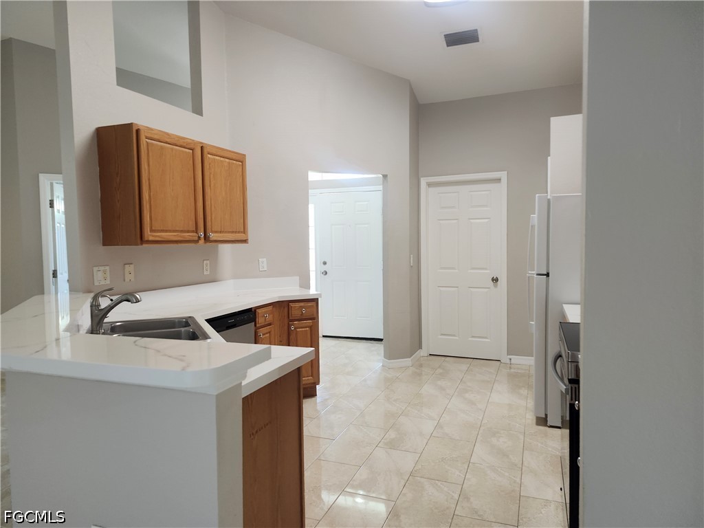 4 Bed SingleFamilyResidence for Sale in Cape Coral, photo 6