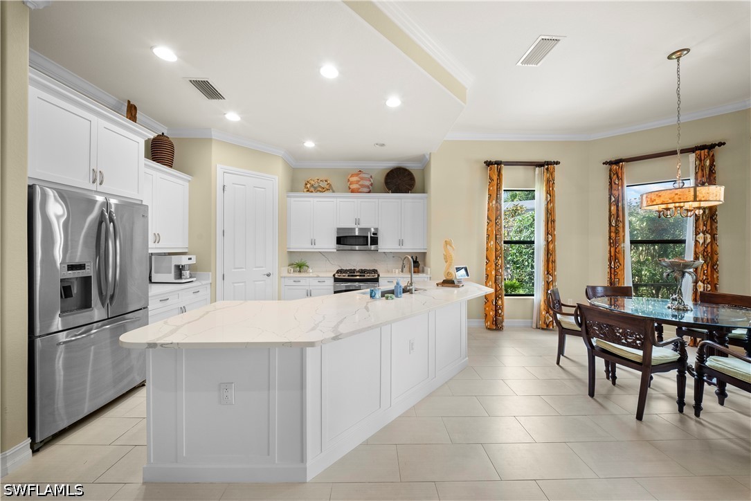 3 Bed Pool Home for Sale in Lakoya, photo 6