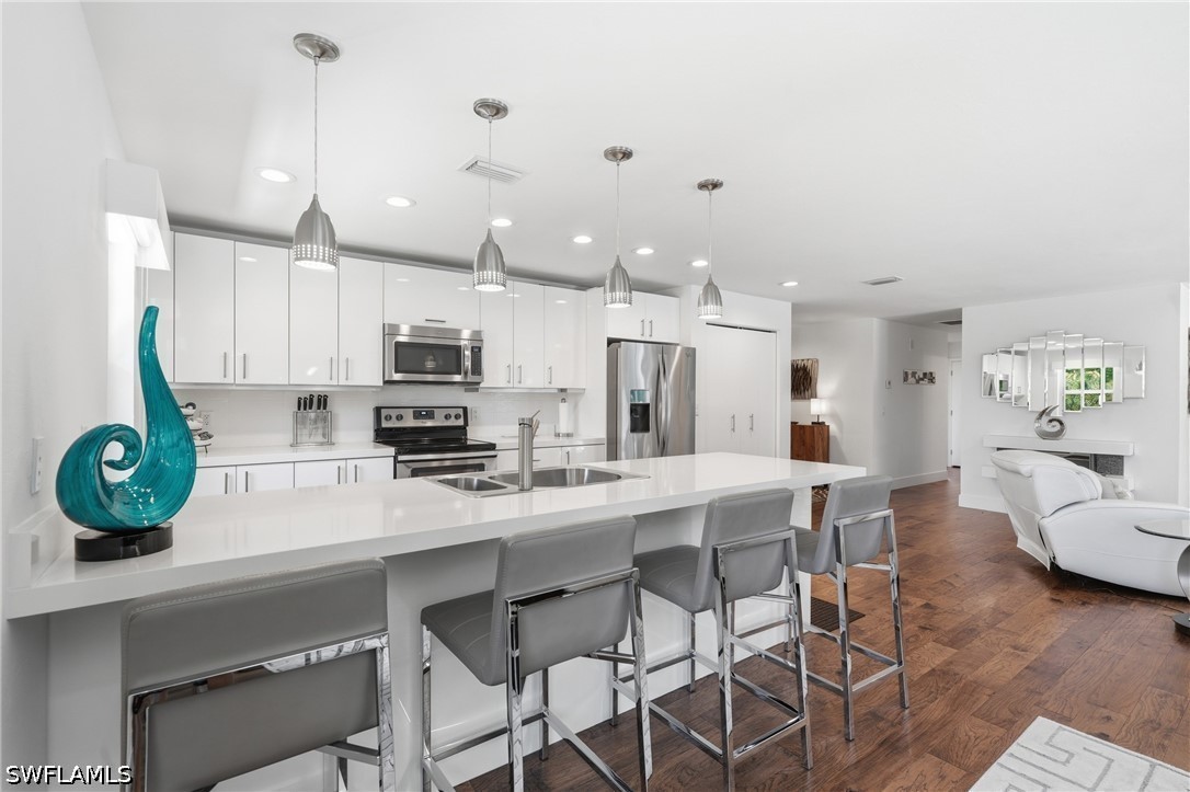 3 Bed Pool Home for Sale in Lakewood, photo 6