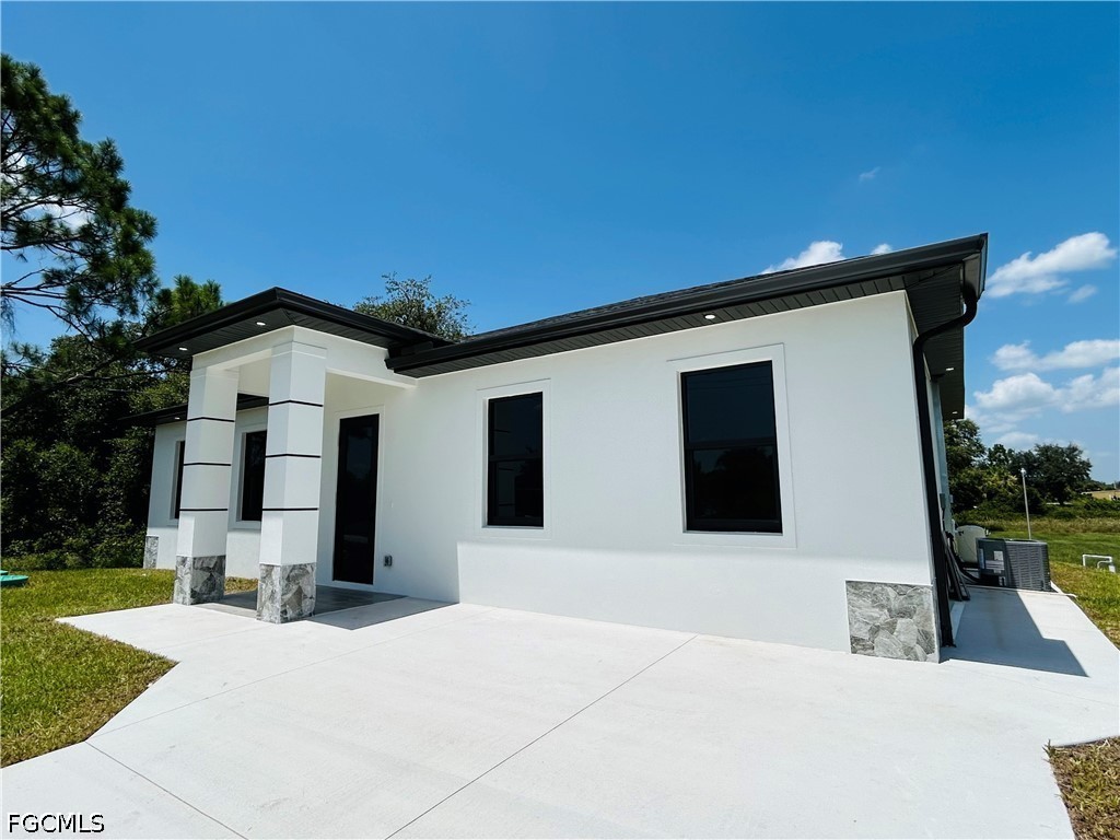 4 Bed SingleFamilyResidence for Sale in Lehigh Acres, photo 6
