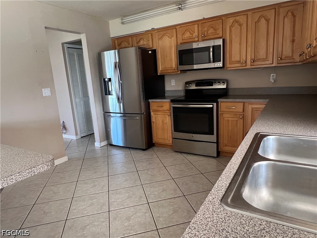 3 Bed Pool Home for Sale in Cape Coral, photo 6