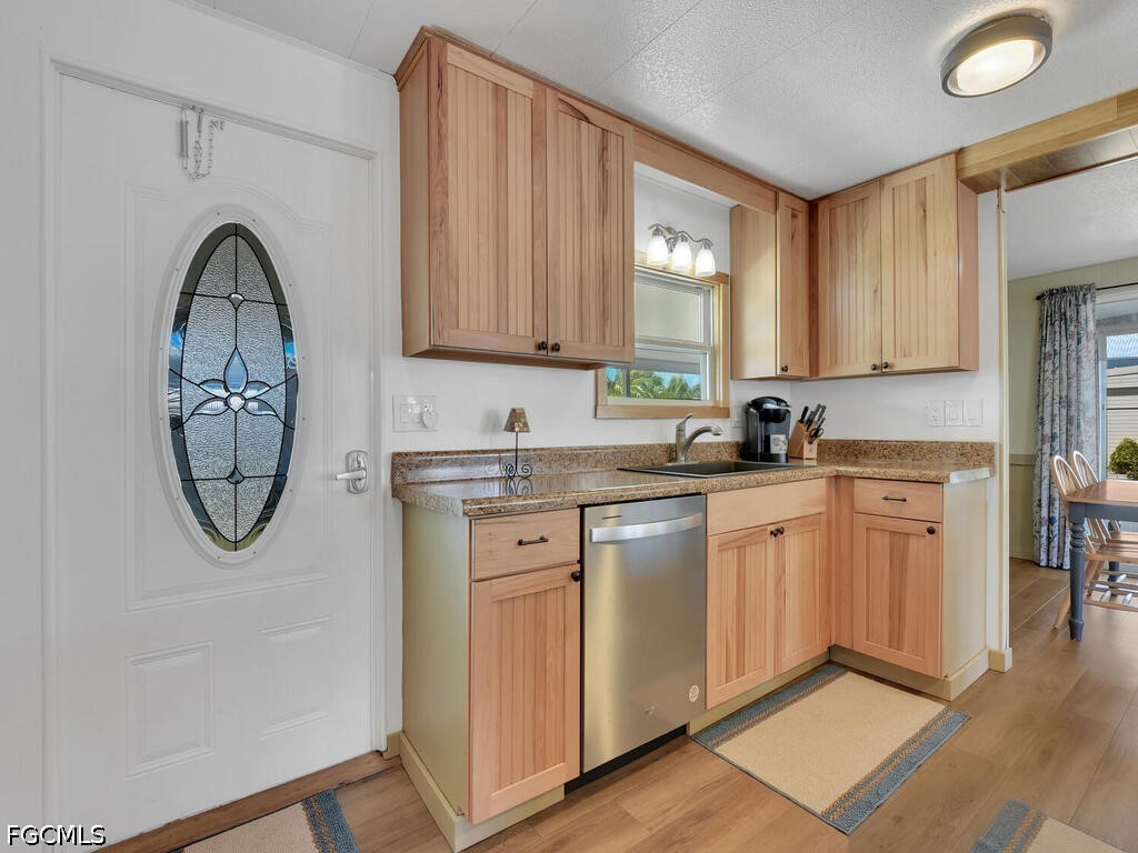 2 Bed ManufacturedHome for Sale in Fort Myers, photo 6