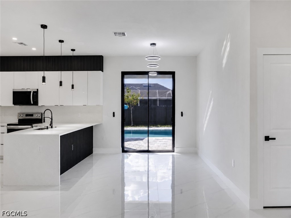 3 Bed Pool Home for Sale in Cape Coral, photo 6
