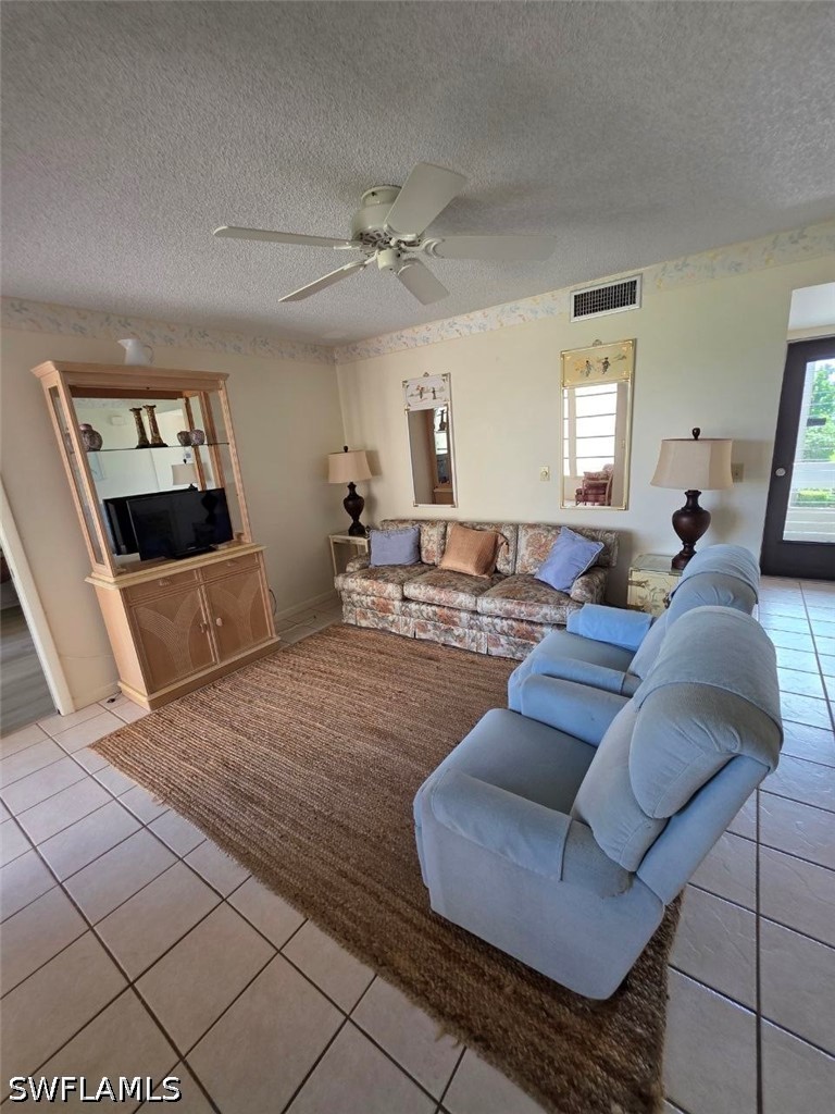 2 Bed Condominium for Sale in Lakewood, photo 6